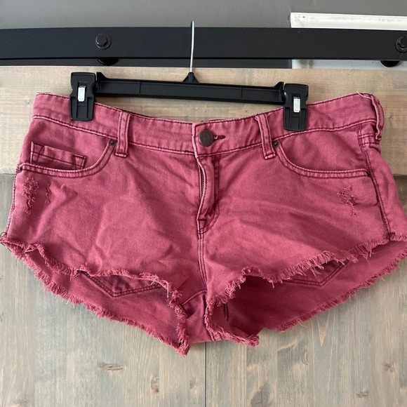 BDG Women's Jeans Shorts‎ - Low Rise Dolphin Ripped Booty Cut Size 29W - Picture 1 of 10